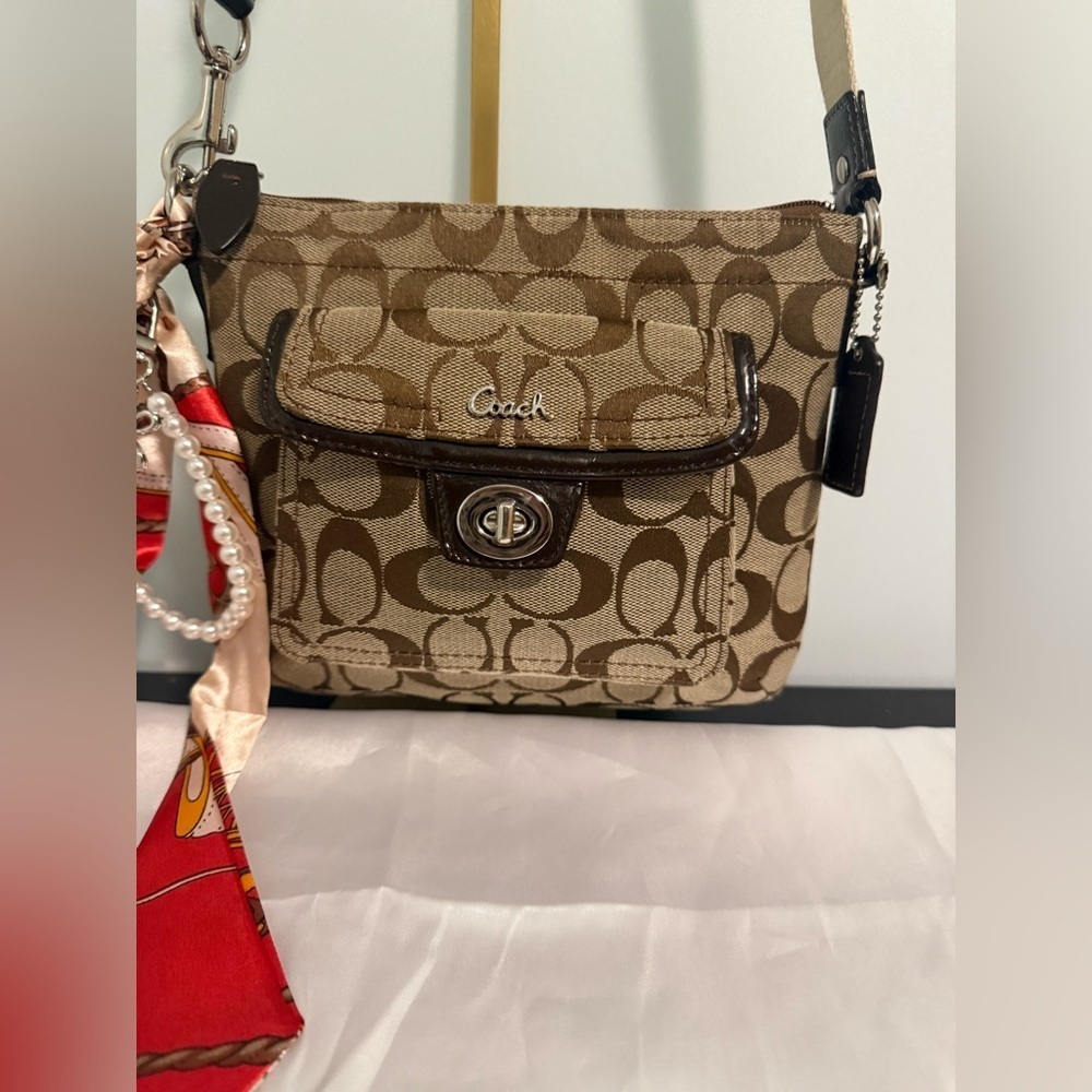 Coach Rare Y2K Penelope Signature Jacquard Turnlock Pocket Swing-back W/COA